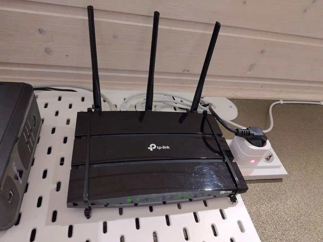 OpenWRT, ISP modem and dynamic IP addresses: how to fix connectivity issues without rebooting your router every time