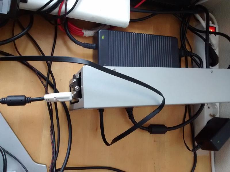 The setup with a Dell DA-2 PSU. Much cleaner, isn't it?