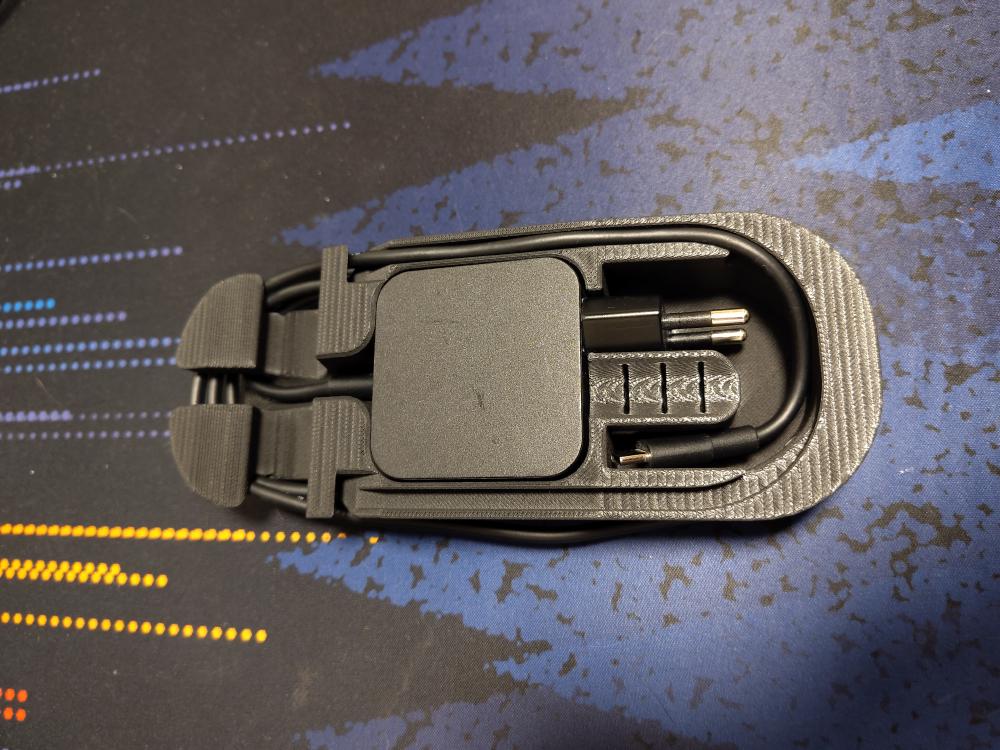 This design helps organize the EU charger inside the Steam Deck hard case, with room for a few microSD cards as well.