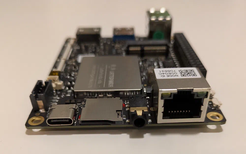 Side view, including USB-C PD-compatible port, microSD card reader, a port forgotten by all smartphone makers, and
gigabit Ethernet.