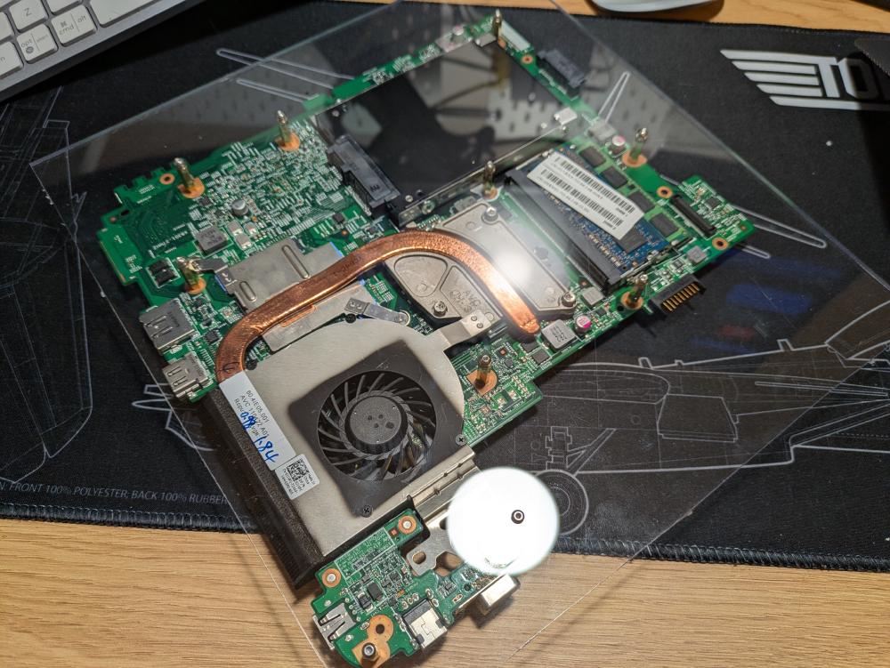 The parts look so cool under this panel! Almost makes you forget that you're working with 15 year old parts.