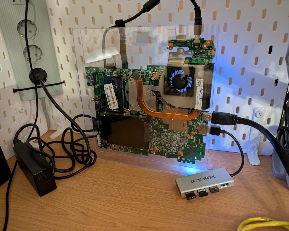 The white LED-s on the bottom of the motherboard and on the power button look quite nice in darker environments.