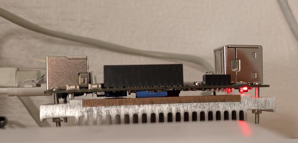 Two out of three chips have adequate cooling. Whoops.