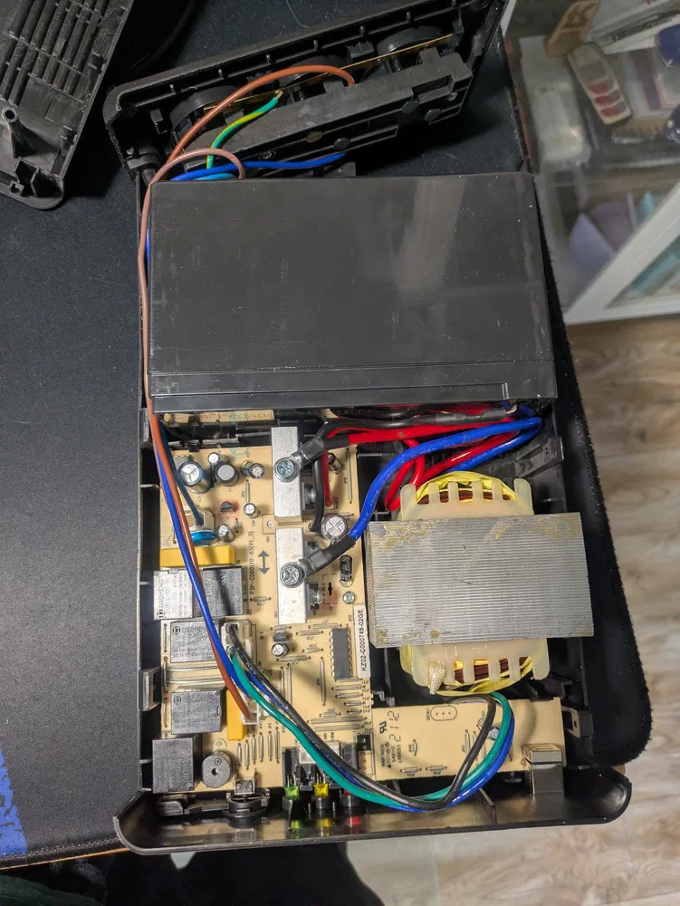 CyberPower UT850EG internals.