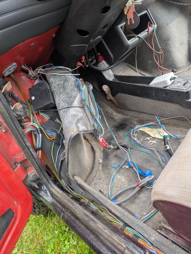 Half of the cables here are actually not needed. Remember that central lock electric motor that burned? Yeah.